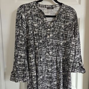 Cocomo Black and White Textured Tunic